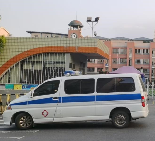 贵港救护车出租护送骨折病人一公里多少钱